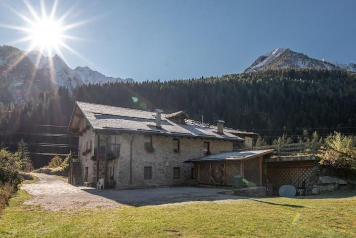 Chalet Rustico Bertolini Per Gruppi! Villa Vermiglio Exterior photo